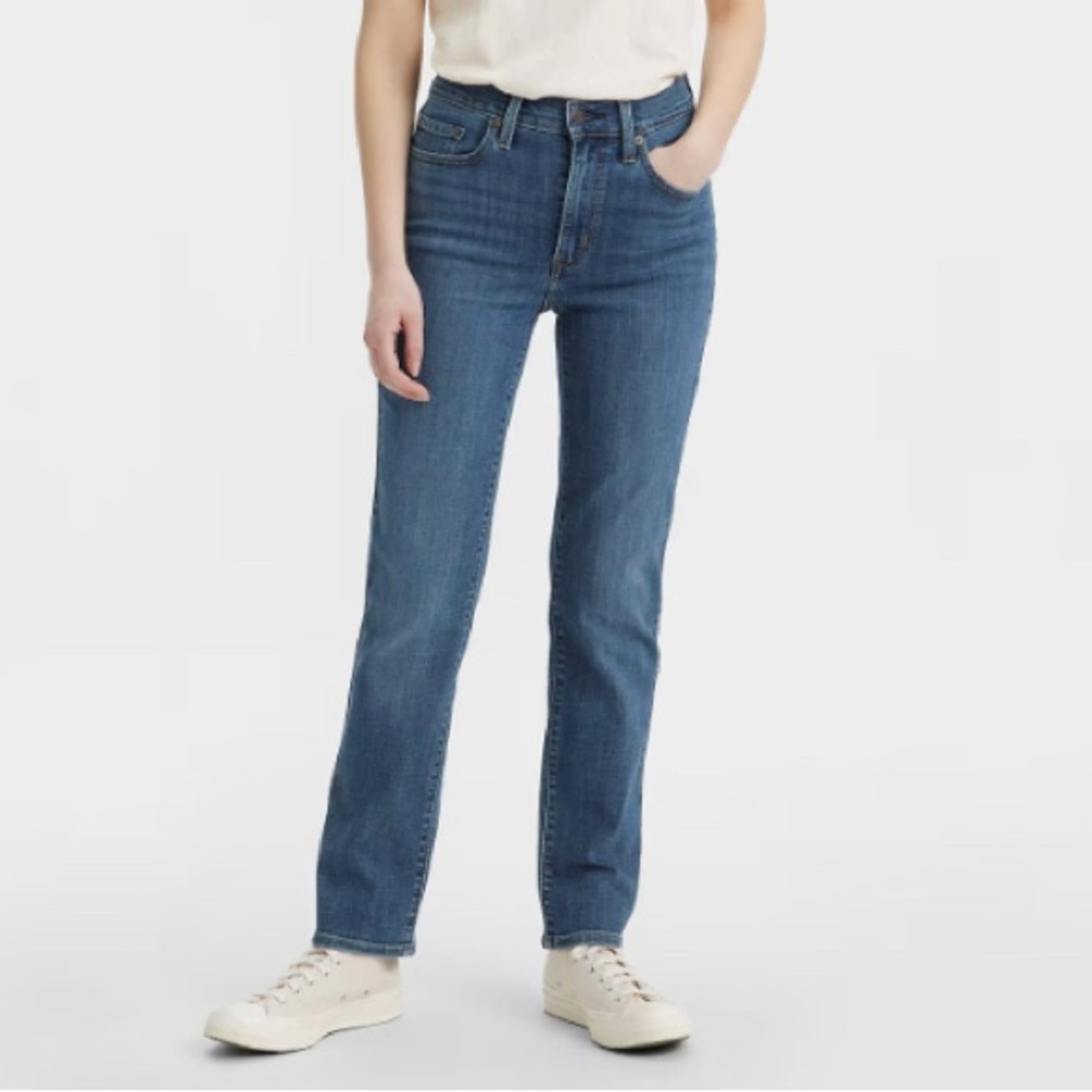 Dark wash High rise straight leg levi’s. Size 31